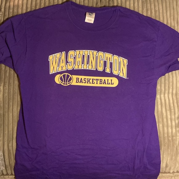 University of Washington - Basketball - Large -T-Shirt - Picture 2 of 4